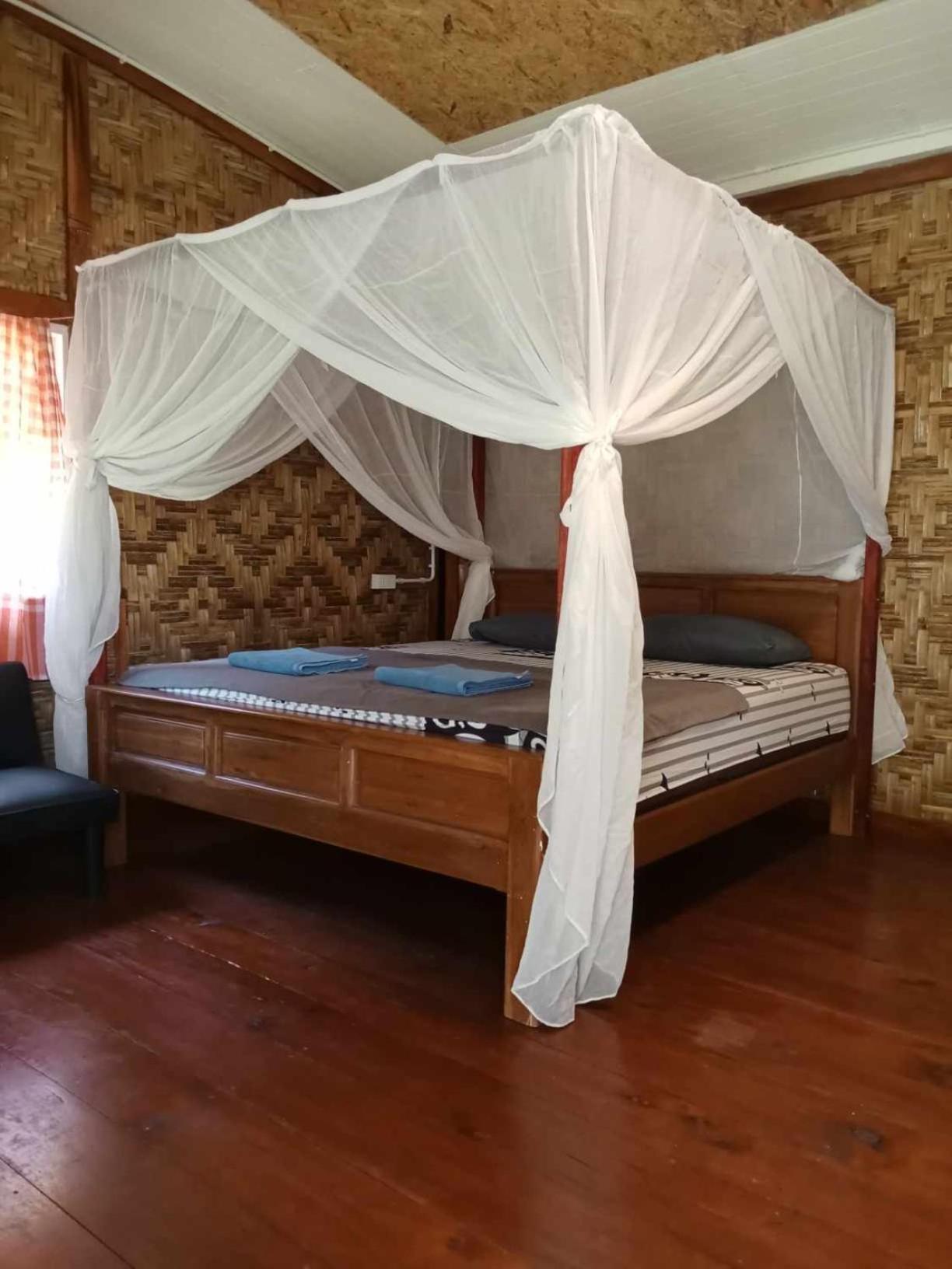Lodge Bamboo